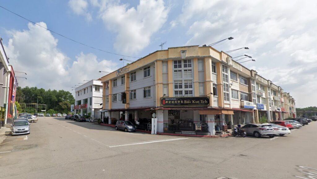 Nusa Bestari Shoplot for sale SHOP OFFICE FOR SALE NEAR HONG LEONG BANK PETRONAS MCDONALDS, TAMAN NUSA BESTARI, Johor Bahru 顺和花园3楼店屋